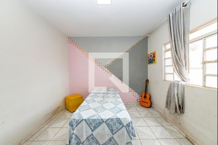 Casa à venda com 360m², 4 quartos e 4 vagas Casa à venda com 360m², 4 quartos e 4 vagasQuarto 2