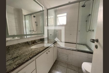 Apartamento à venda com 132m², 4 quartos e 3 vagasBanheiro da Suíte