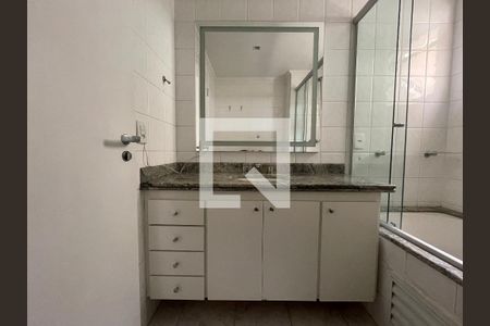 Apartamento à venda com 132m², 4 quartos e 3 vagasBanheiro da Suíte