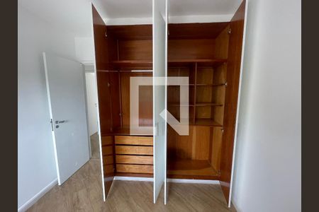 Apartamento à venda com 132m², 4 quartos e 3 vagasQuarto 2 