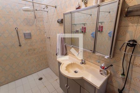 Casa à venda com 150m², 3 quartos e 2 vagas Casa à venda com 150m², 3 quartos e 2 vagasBanheiro 2