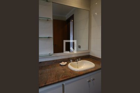 Apartamento à venda com 195m², 4 quartos e 3 vagasBanheiro/Quarto 1