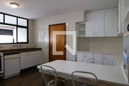 Apartamento à venda com 195m², 4 quartos e 3 vagasCozinha