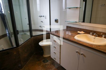 Apartamento à venda com 195m², 4 quartos e 3 vagasBanheiro/Quarto 1