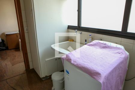 Apartamento à venda com 195m², 4 quartos e 3 vagasLavanderia