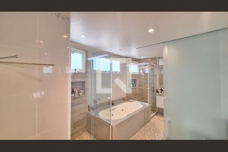 Apartamento à venda com 366m², 4 quartos e 5 vagas Apartamento à venda com 366m², 4 quartos e 5 vagasBanheiro da Suíte 4