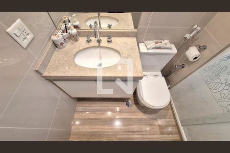 Apartamento à venda com 366m², 4 quartos e 5 vagas Apartamento à venda com 366m², 4 quartos e 5 vagasBanheiro da Suíte 2