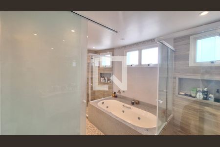 Apartamento à venda com 366m², 4 quartos e 5 vagas Apartamento à venda com 366m², 4 quartos e 5 vagasDetalhe do Banheiro da Suite 4