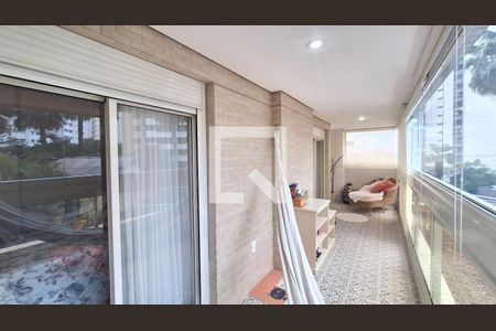 Apartamento à venda com 366m², 4 quartos e 5 vagas Apartamento à venda com 366m², 4 quartos e 5 vagasVaranda suíte 3