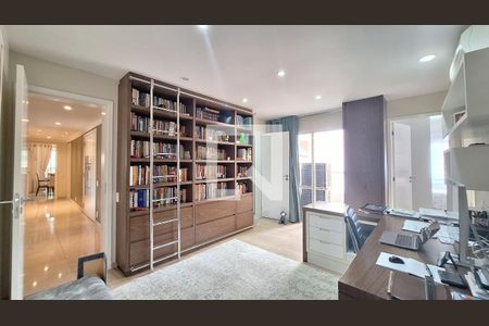 Apartamento à venda com 366m², 4 quartos e 5 vagas Apartamento à venda com 366m², 4 quartos e 5 vagasEscritório