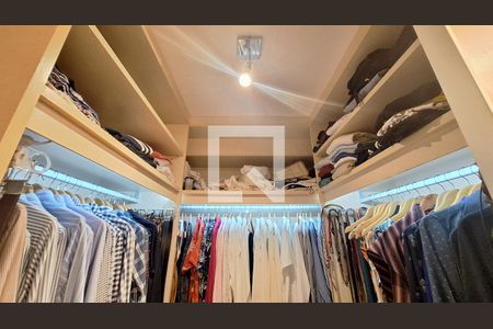 Apartamento à venda com 366m², 4 quartos e 5 vagas Apartamento à venda com 366m², 4 quartos e 5 vagasCloset da suíte 4