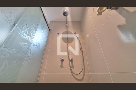 Apartamento à venda com 366m², 4 quartos e 5 vagas Apartamento à venda com 366m², 4 quartos e 5 vagasDetalhe Banheiro da Suíte 3