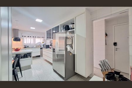Apartamento à venda com 366m², 4 quartos e 5 vagas Apartamento à venda com 366m², 4 quartos e 5 vagasCozinha
