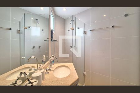 Apartamento à venda com 366m², 4 quartos e 5 vagas Apartamento à venda com 366m², 4 quartos e 5 vagasBanheiro da Suíte 1