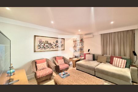 Apartamento à venda com 366m², 4 quartos e 5 vagas Apartamento à venda com 366m², 4 quartos e 5 vagasSala de TV