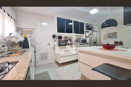 Apartamento à venda com 366m², 4 quartos e 5 vagas Apartamento à venda com 366m², 4 quartos e 5 vagasCozinha