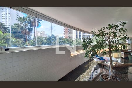 Apartamento à venda com 366m², 4 quartos e 5 vagas Apartamento à venda com 366m², 4 quartos e 5 vagasVaranda da Sala