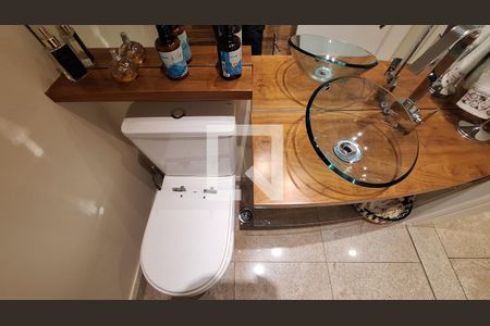 Apartamento à venda com 366m², 4 quartos e 5 vagas Apartamento à venda com 366m², 4 quartos e 5 vagasLavabo