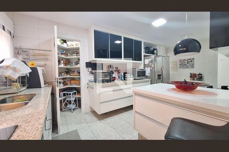Apartamento à venda com 366m², 4 quartos e 5 vagas Apartamento à venda com 366m², 4 quartos e 5 vagasDetalhe da cozinha
