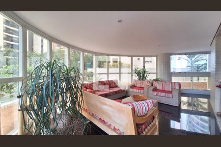 Apartamento à venda com 366m², 4 quartos e 5 vagas Apartamento à venda com 366m², 4 quartos e 5 vagasSala 2