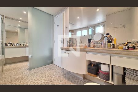 Apartamento à venda com 366m², 4 quartos e 5 vagas Apartamento à venda com 366m², 4 quartos e 5 vagasBanheiro da Suíte 4