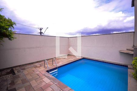 Casa de condomínio à venda com 105m², 3 quartos e 2 vagas Casa de condomínio à venda com 105m², 3 quartos e 2 vagasÁrea comum - Piscina