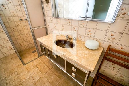 Casa à venda com 314m², 4 quartos e 4 vagasBanheiro social