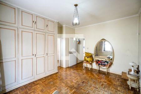 Casa à venda com 314m², 4 quartos e 4 vagasSuíte