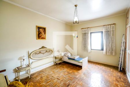 Casa à venda com 314m², 4 quartos e 4 vagasSuíte