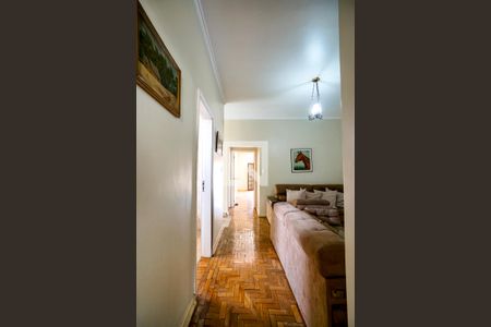 Casa à venda com 314m², 4 quartos e 4 vagasCorredor dos quartos