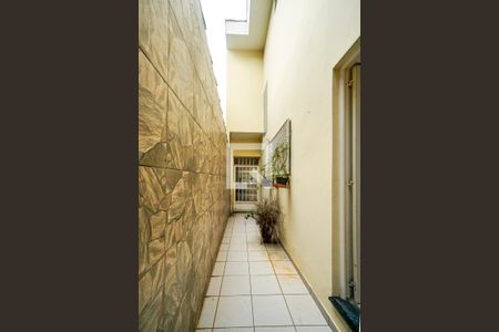 Casa à venda com 314m², 4 quartos e 4 vagasCorredor lateral