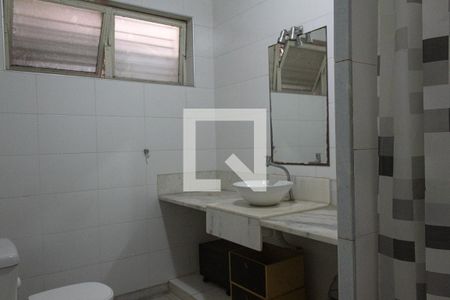 Casa à venda com 534m², 3 quartos e 4 vagasBanheiro da Suíte 2