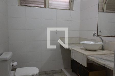 Casa à venda com 534m², 3 quartos e 4 vagasBanheiro da Suíte 2
