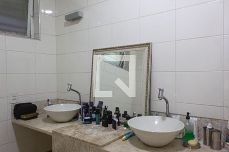 Casa à venda com 534m², 3 quartos e 4 vagasBanheiro da Suíte 1