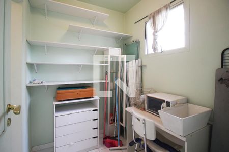 Apartamento à venda com 149m², 3 quartos e 2 vagas Apartamento à venda com 149m², 3 quartos e 2 vagasQuarto de Serviço