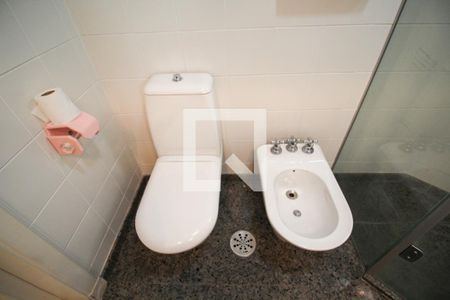 Apartamento à venda com 149m², 3 quartos e 2 vagas Apartamento à venda com 149m², 3 quartos e 2 vagasBanheiro da Suíte