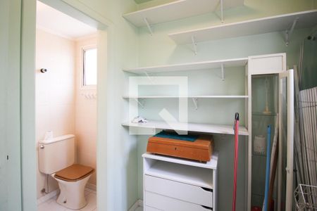 Apartamento à venda com 149m², 3 quartos e 2 vagas Apartamento à venda com 149m², 3 quartos e 2 vagasQuarto de Serviço