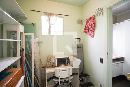 Apartamento à venda com 149m², 3 quartos e 2 vagas Apartamento à venda com 149m², 3 quartos e 2 vagasQuarto de Serviço