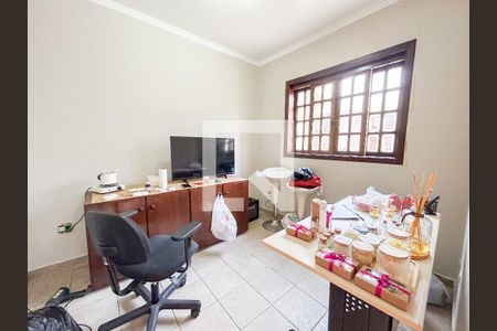 Casa à venda com 300m², 5 quartos e 4 vagasQuarto de serviço