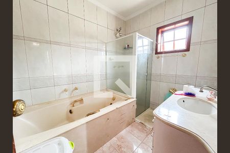 Casa à venda com 300m², 5 quartos e 4 vagasBanheiro da Suíte 1