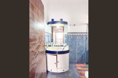 Casa à venda com 300m², 5 quartos e 4 vagasBanheiro da Suíte 2