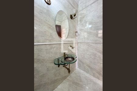 Casa à venda com 300m², 5 quartos e 4 vagasLavabo