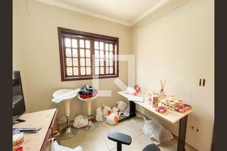 Casa à venda com 300m², 5 quartos e 4 vagasQuarto de serviço