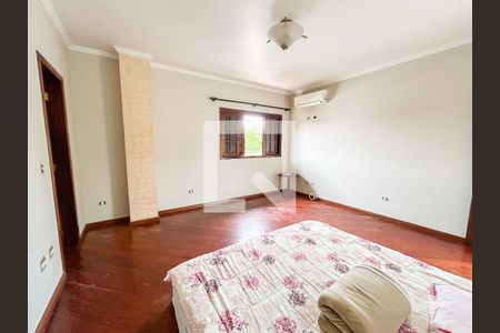 Casa à venda com 300m², 5 quartos e 4 vagasSuíte