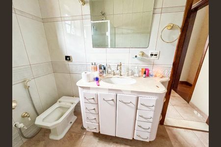 Casa à venda com 300m², 5 quartos e 4 vagasBanheiro da Suíte 1