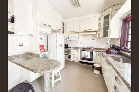 Casa à venda com 300m², 5 quartos e 4 vagasCozinha