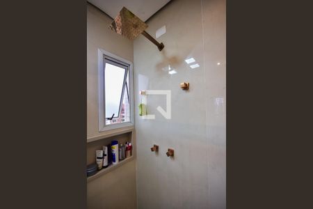 Apartamento à venda com 150m², 2 quartos e 4 vagasChuveiro do Banheiro da Suíte