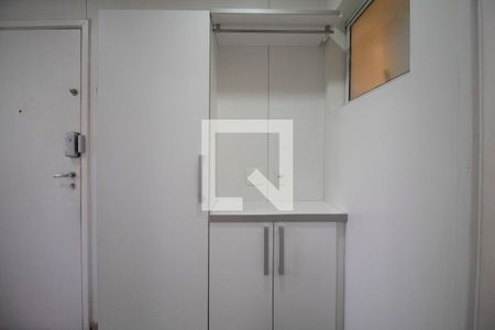 Apartamento à venda com 156m², 4 quartos e 3 vagas Apartamento à venda com 156m², 4 quartos e 3 vagasÁrea de serviço