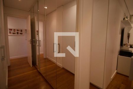 Apartamento à venda com 156m², 4 quartos e 3 vagas Apartamento à venda com 156m², 4 quartos e 3 vagasCloset da suíte 3