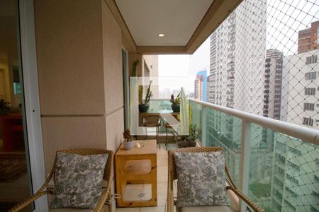 Apartamento à venda com 156m², 4 quartos e 3 vagas Apartamento à venda com 156m², 4 quartos e 3 vagasVaranda